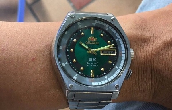 Chiếc đồng hồ SK thủy quân lục chiến Olive màu xanh huyền thoại