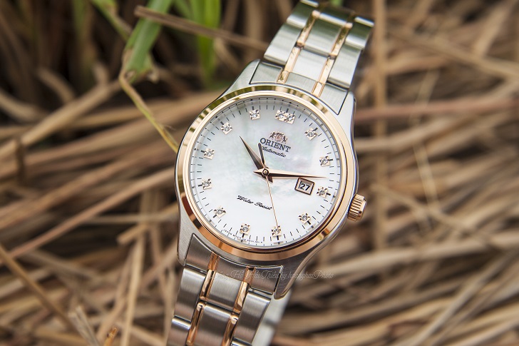 Review mẫu đồng hồ Orient FNR1Q001W0 Đính đá sang trọng Hình 2