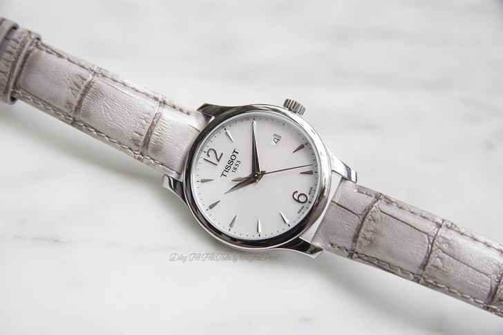 TISSOT T063.210.17.117.00 5 Review Đồng Hồ Tissot T063.210.17.117.00 Có Mặt Số Xà Cừ Hình 2