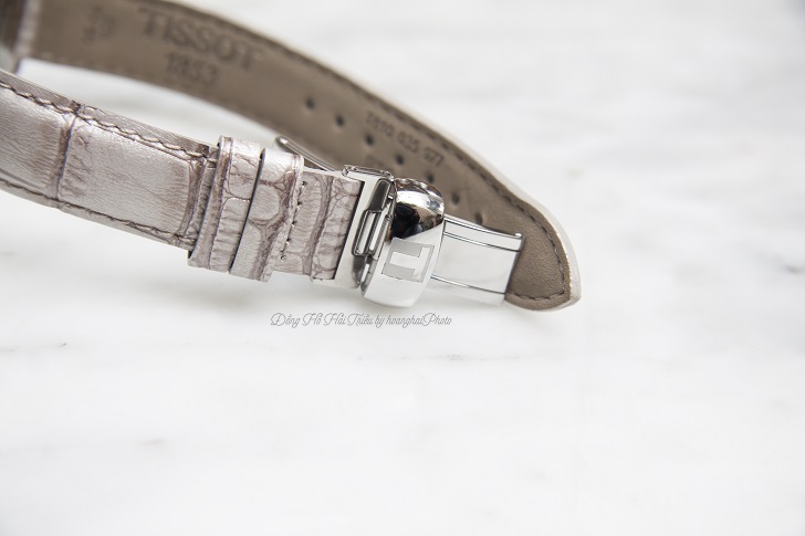 TISSOT T063.210.17.117.00 6 Review Đồng Hồ Tissot T063.210.17.117.00 Có Mặt Số Xà Cừ Hình 3