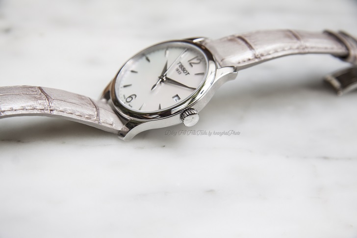 TISSOT T063.210.17.117.00 7 Review Đồng Hồ Tissot T063.210.17.117.00 Có Mặt Số Xà Cừ Hình 4