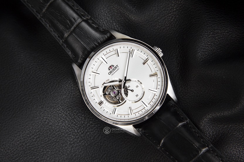 Top 10 mẫu đồng hồ nam rẻ đẹp thương hiệu Orient đáng mua - Ảnh: Orient RA-AR0004S10B 