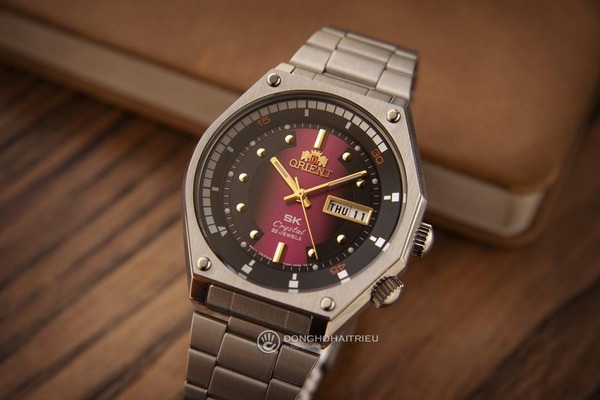 Thiết kế đồng hồ Orient SK cũ vô cùng ấn tượng