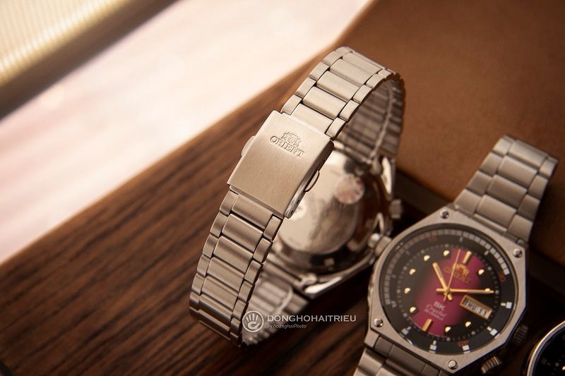 Khóa bấm đồng hồ Orient Sk được thiết kế đơn giản, tiện lợi hơn