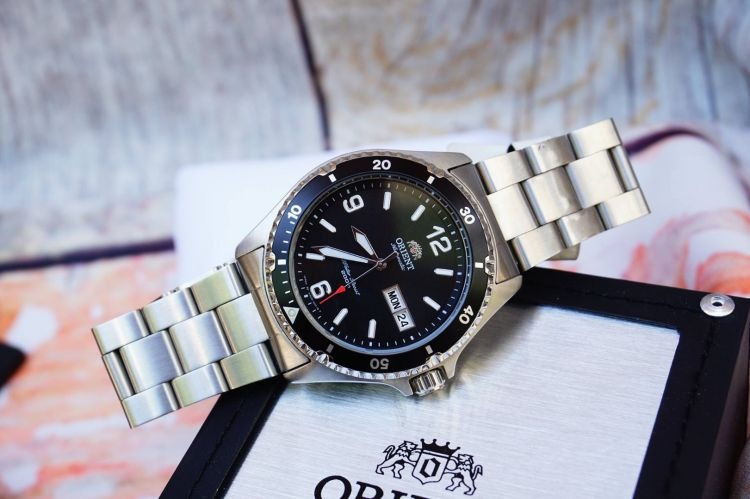 Đồng hồ Orient Black Mako 2 - FAA02001B9 thiết kế sang trọng, lịch lãm