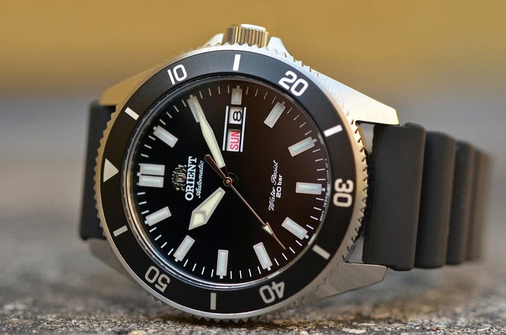Đồng hồ lặn Orient Diver được chế tạo từ bộ máy cao cấp