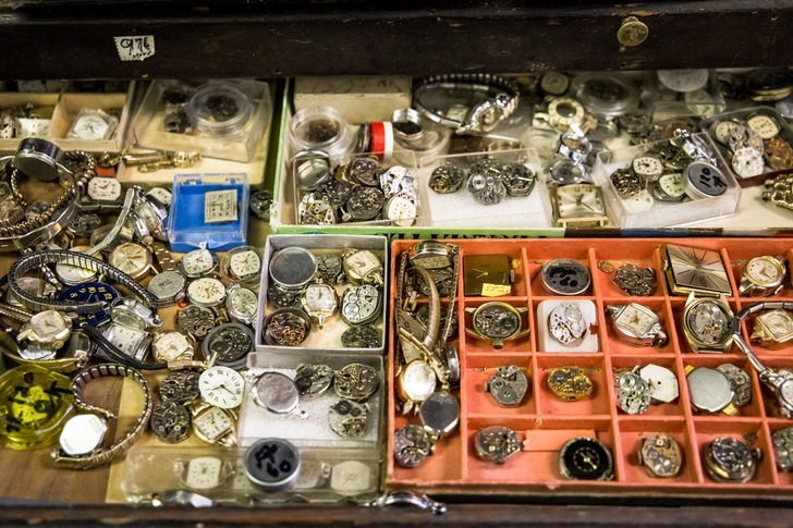 Chợ đồng hồ cũ tại Hà Nội địa điểm lưu trữ đồng hồ cổ giá trị