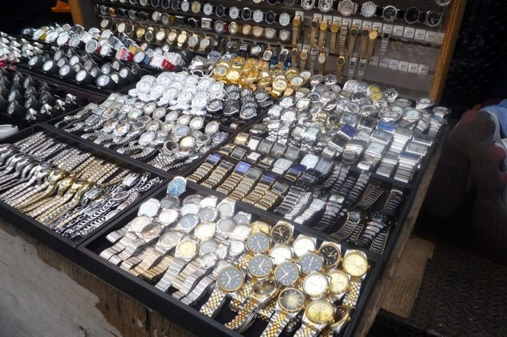 Chợ đồng hồ cũ tại Hà Nội có nhiều mẫu mã đồng hồ khác nhau