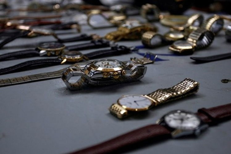 Đồng hồ chợ Đồng Xuân đa dạng mẫu mã